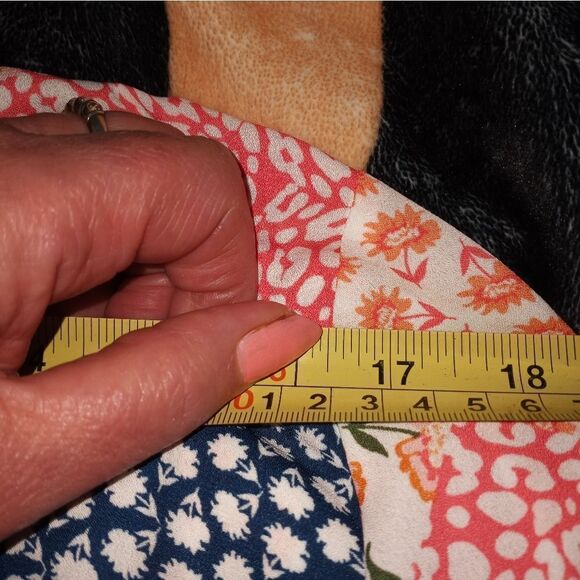 Chenault XL PinkBlueYellowPatchwork FloralPrintElasticWaist ShrtSlvV-Nec Blouse. - Picture 7 of 9